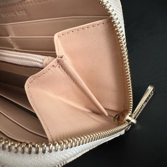 Michael Kors long Wallet - Picture 14 of 14